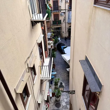 Tra I Vicoli Del Capo